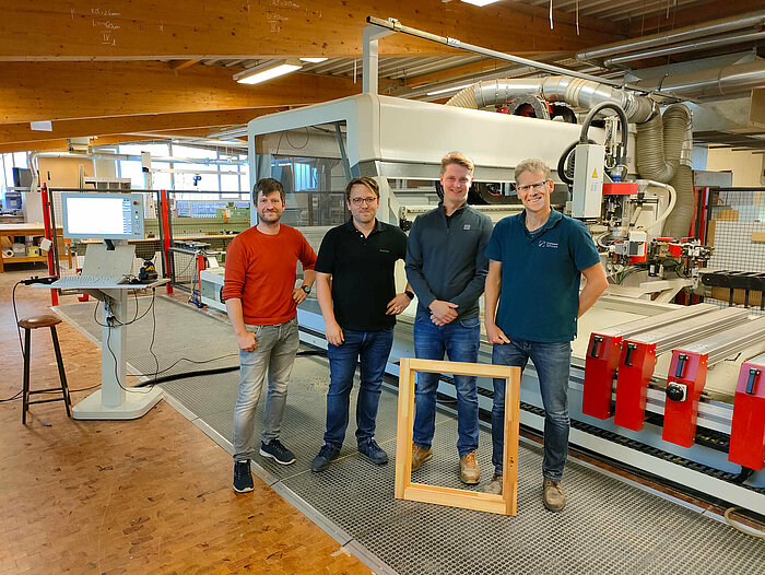 die Studenten der FH Melle halfen bei der Installation des Compass Software Fenster Postprozessors. 