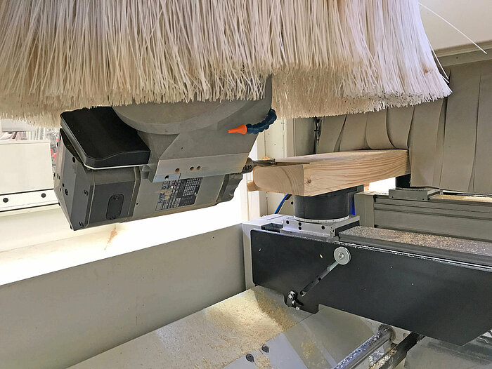 Holzteile werden mit Compass Software genau bearbeitet