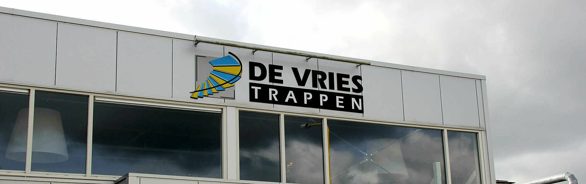Compass Software De Vries Trappen Gebäudenansicht